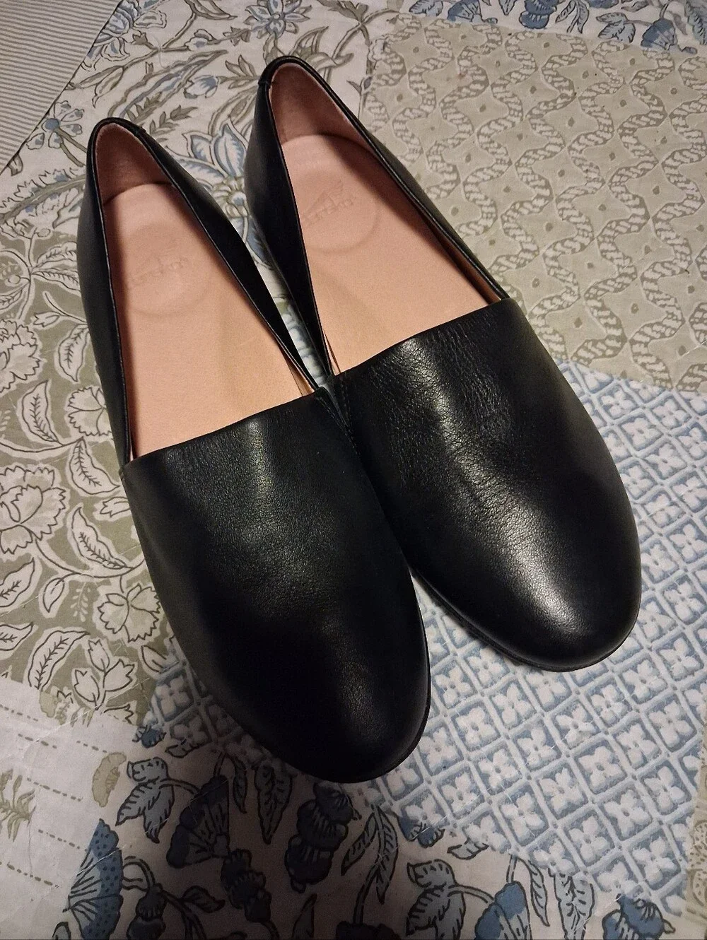 DANSKO LARISSA ALMOND TOE SLIP ON FLATS IN BLACK - Picture 2 of 8
